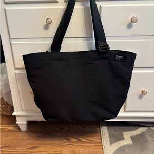 Lululemon Clean Lines Tote Bag 22L - Black